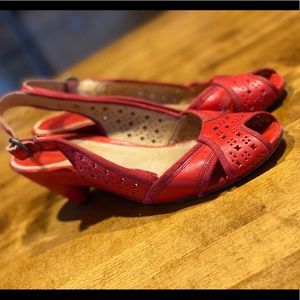 VINTAGE Ava Sling Back Frye pumps